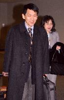 Tanakas return to Japan after Nobel ceremonies